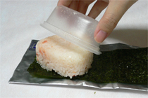 焼のりを巻きます